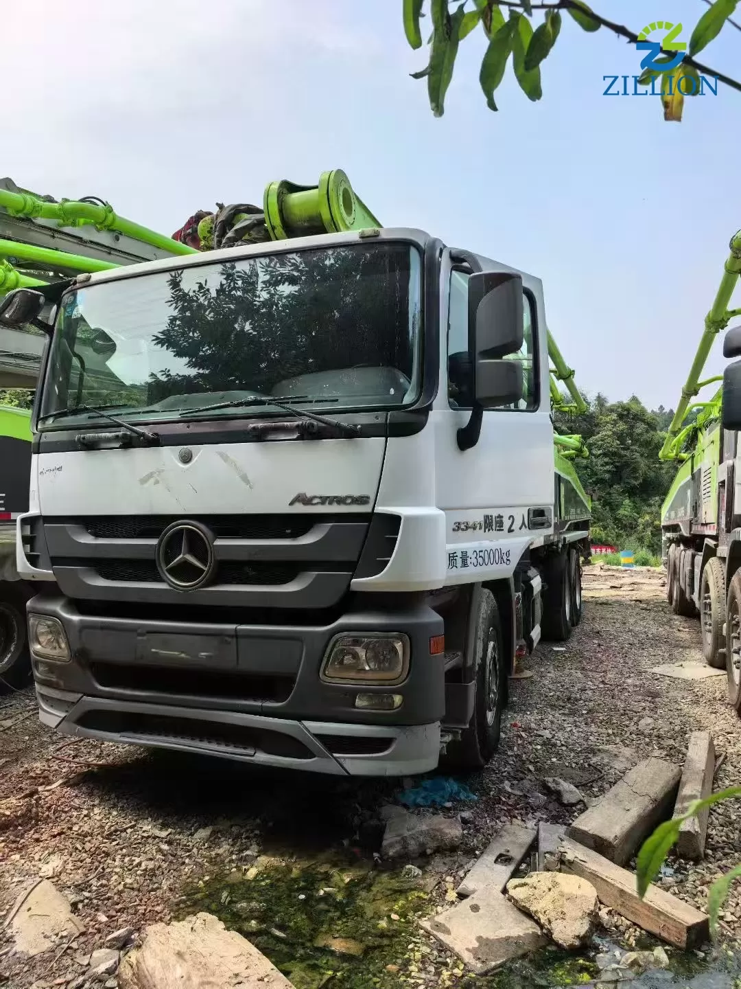High Quality 2019 Zoomlion Boom Pump 52m Truck- mounted Concrete Pump Car on Mercedes-Benz Chassis