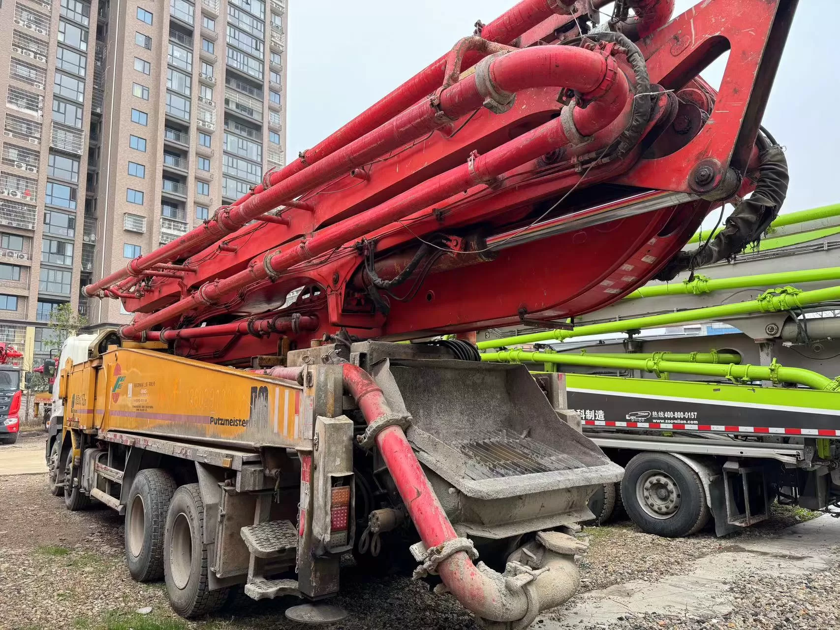 2011 Putzmeister Original Good Quality 49m Truck- mounted Concrete Pump Car on Hino Chassis