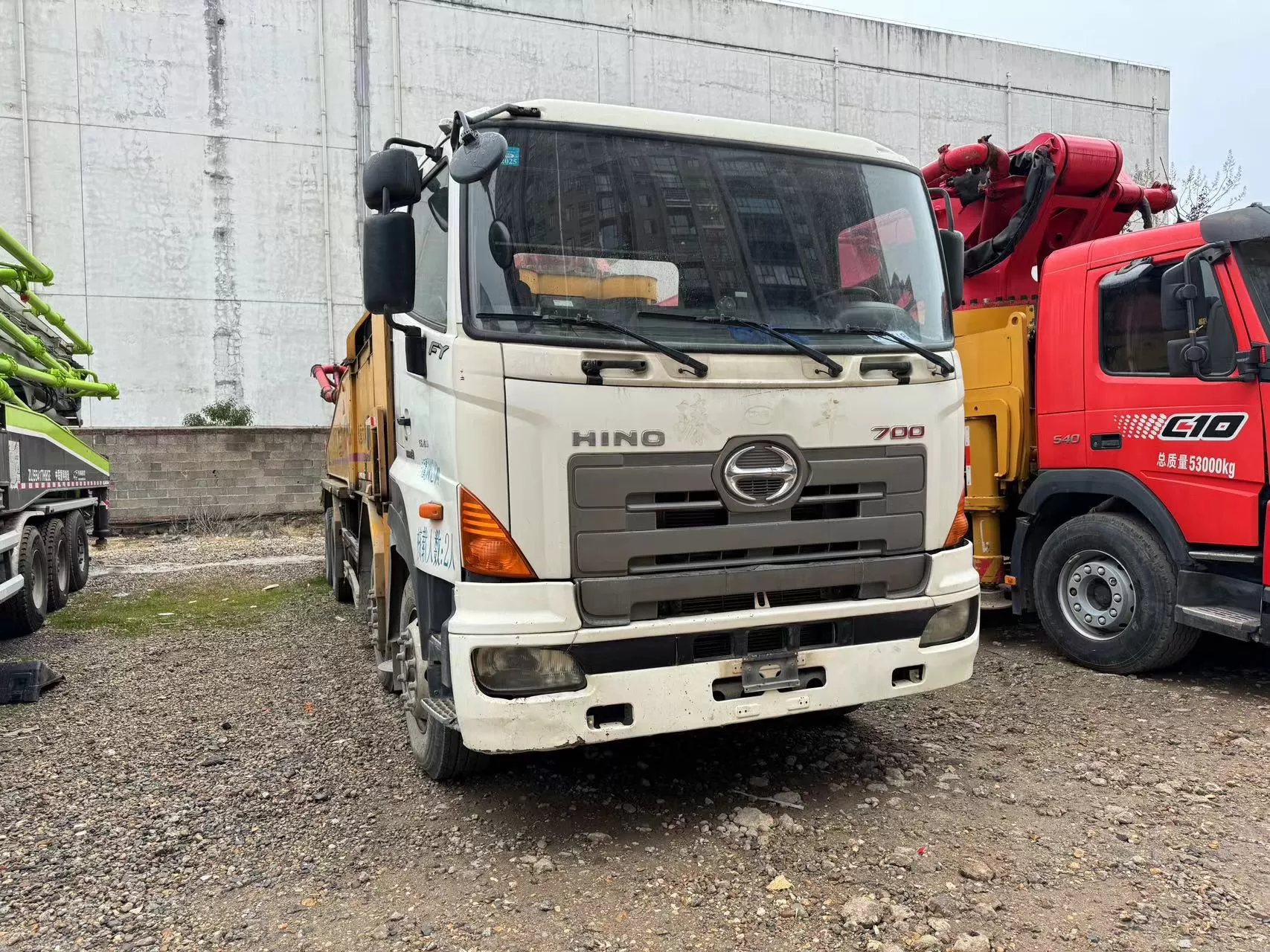 2011 Putzmeister Original Good Quality 49m Truck- mounted Concrete Pump Car on Hino Chassis