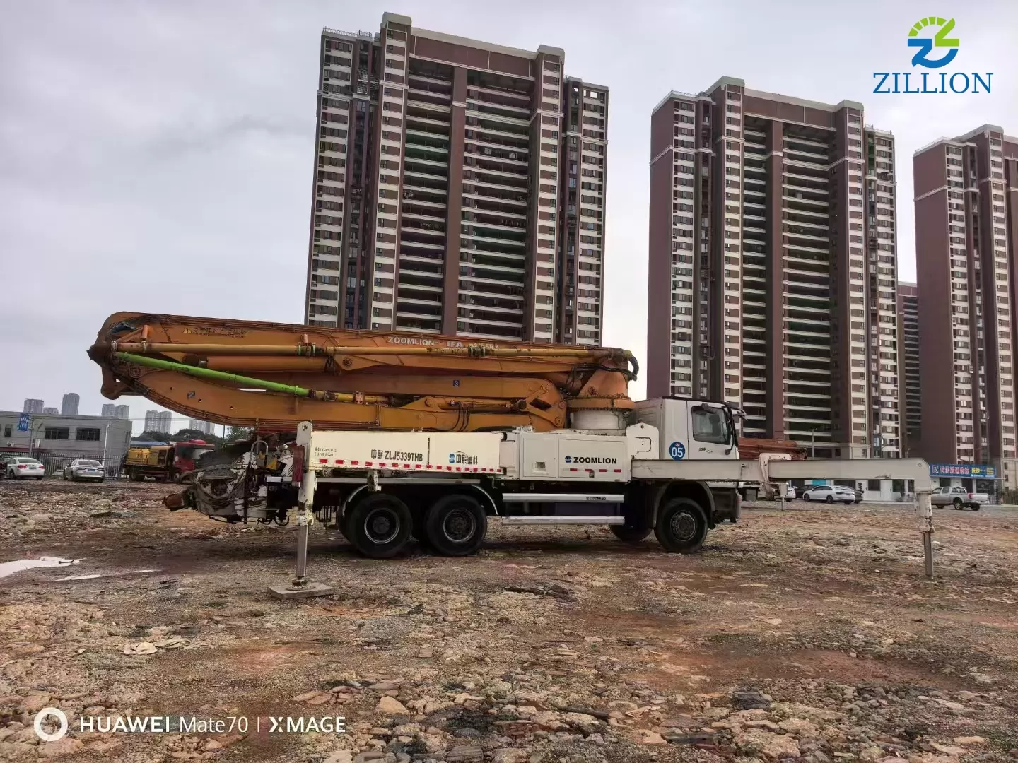 High Quality 2014 Zoomlion Boom Pump 47m Truck- mounted Concrete Pump Car on Mercedes-Benz Chassis