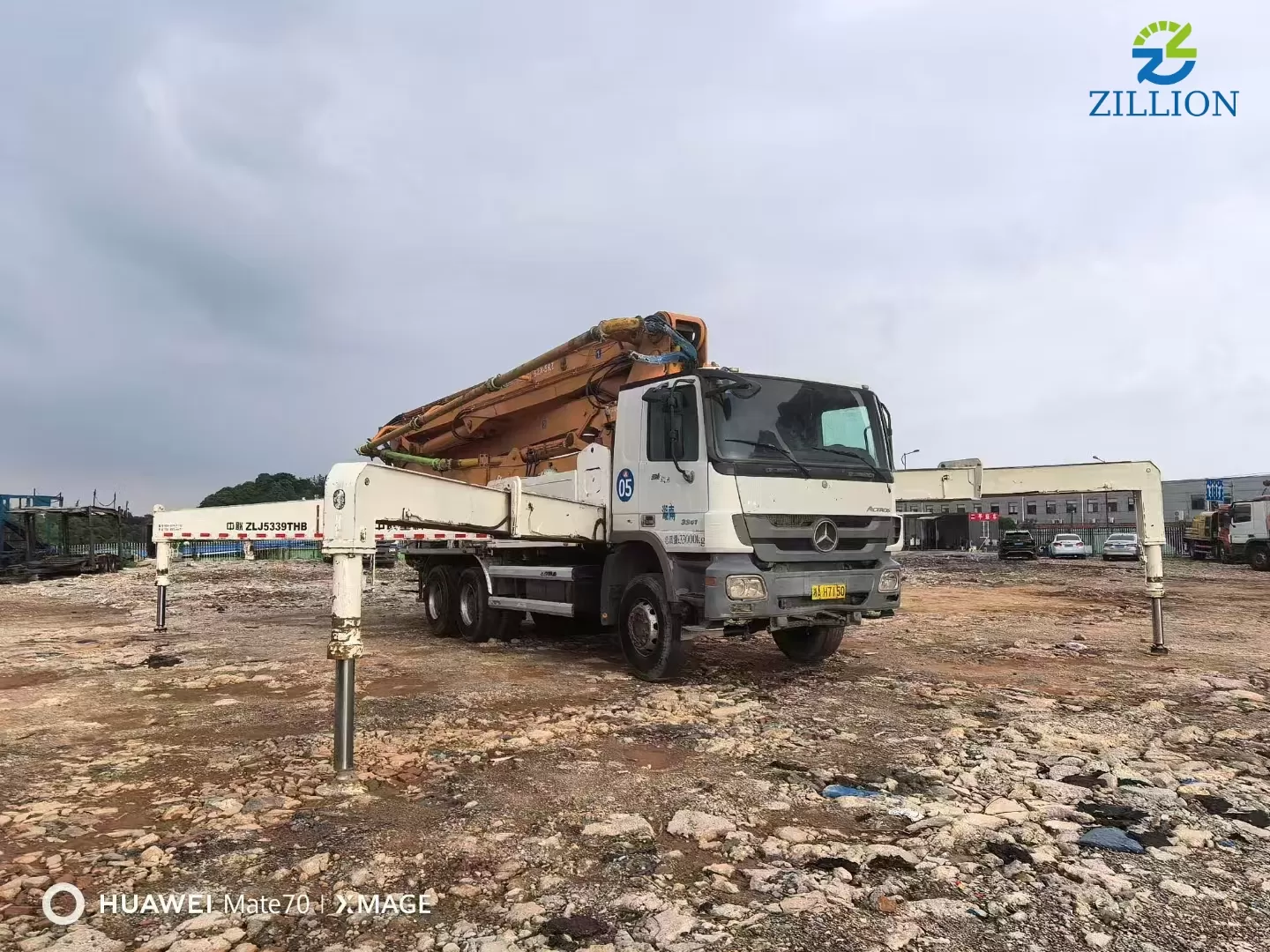 High Quality 2014 Zoomlion Boom Pump 47m Truck- mounted Concrete Pump Car on Mercedes-Benz Chassis