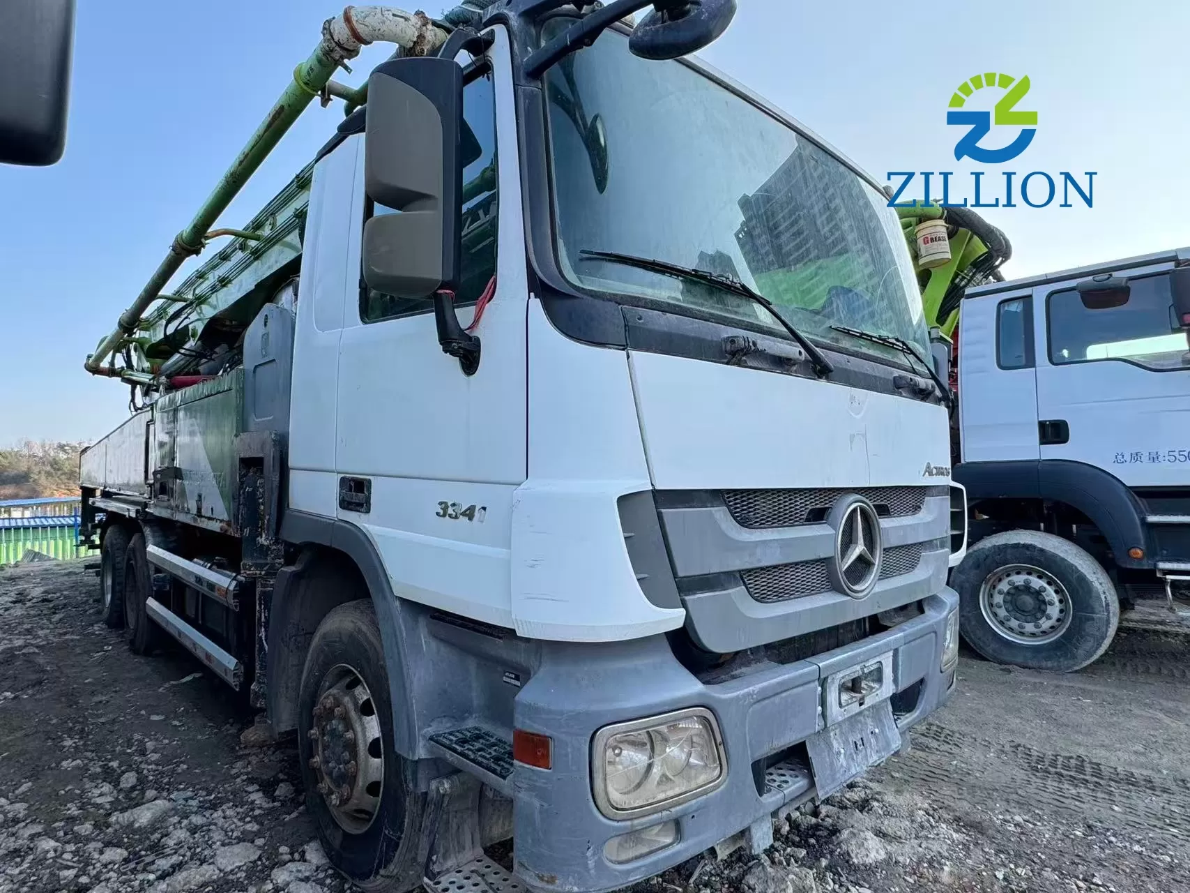 2013 Zoomlion 49m Truck-Mounted Concrete Pump Truck with Mercedes-Benz Chassis