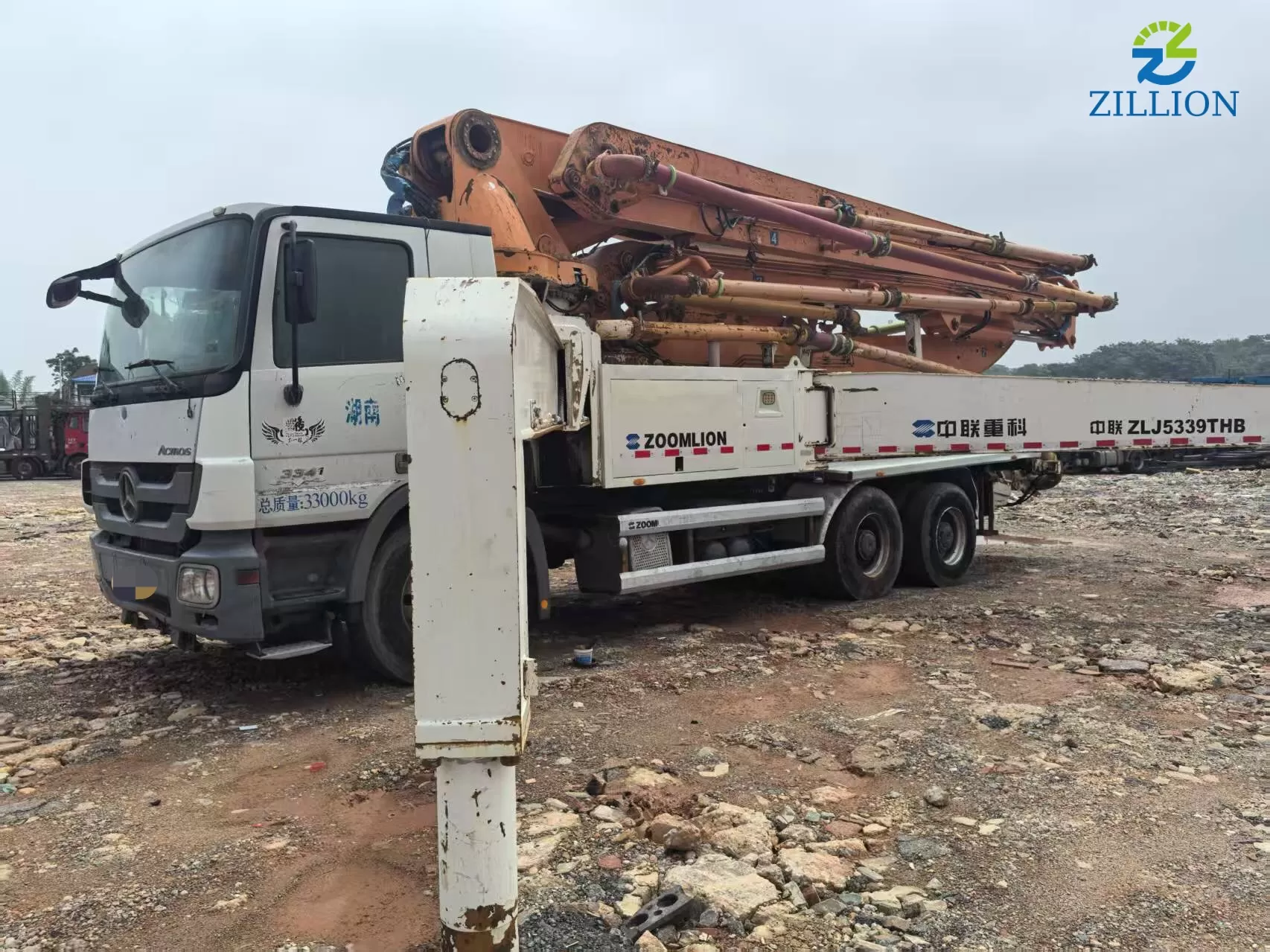 High Quality 2013 Zoomlion Boom Pump 47m Truck- mounted Concrete Pump Car on Mercedes-Benz Chassis