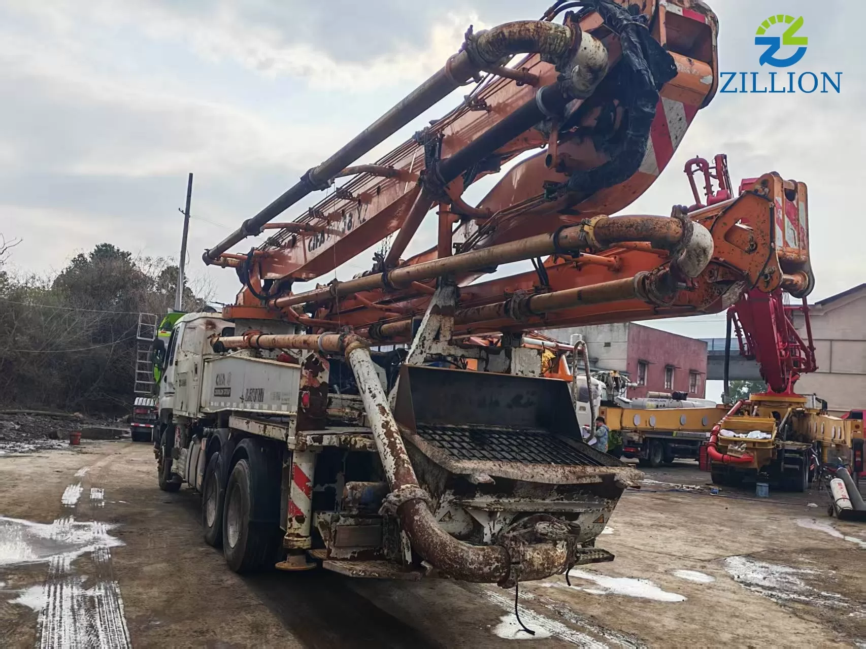 High Quality 2011 Zoomlion Boom Pump 38m Truck- mounted Concrete Pump Car on ISUZU Chassis