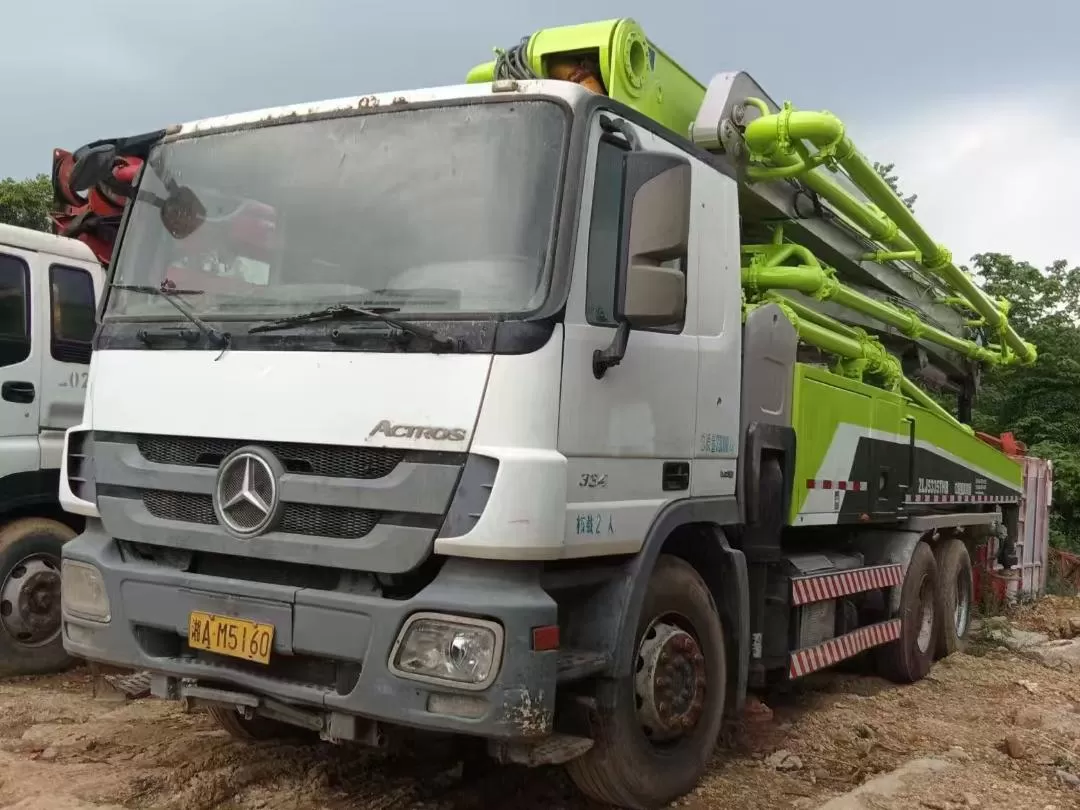 2013 Zoomlion Boom Pump 47m Truck- mounted Concrete Pump Car on Benz Chassis