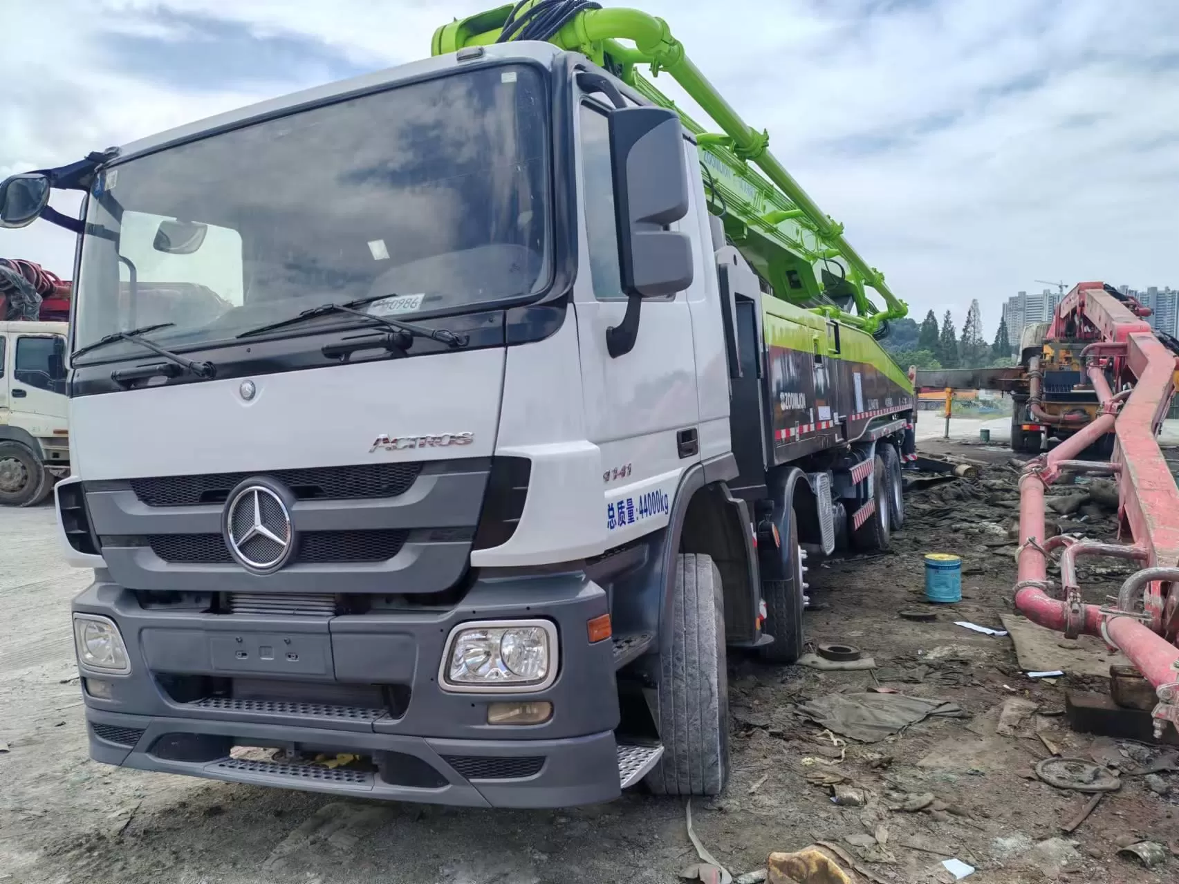 2012 Zoomlion 56m Boom Pump Truck- mounted Concrete Pump Car on Benz Chassis