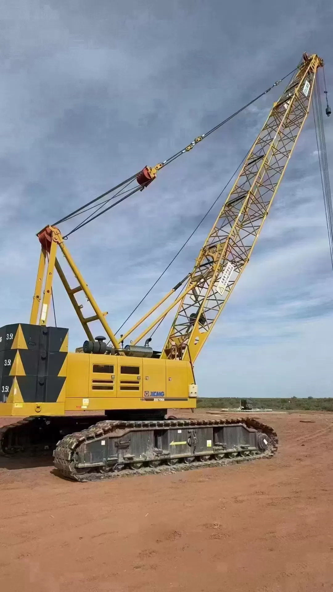 Lifting Machine 100T 2021 XCMG Telescopic Crawler Crane with famous engine