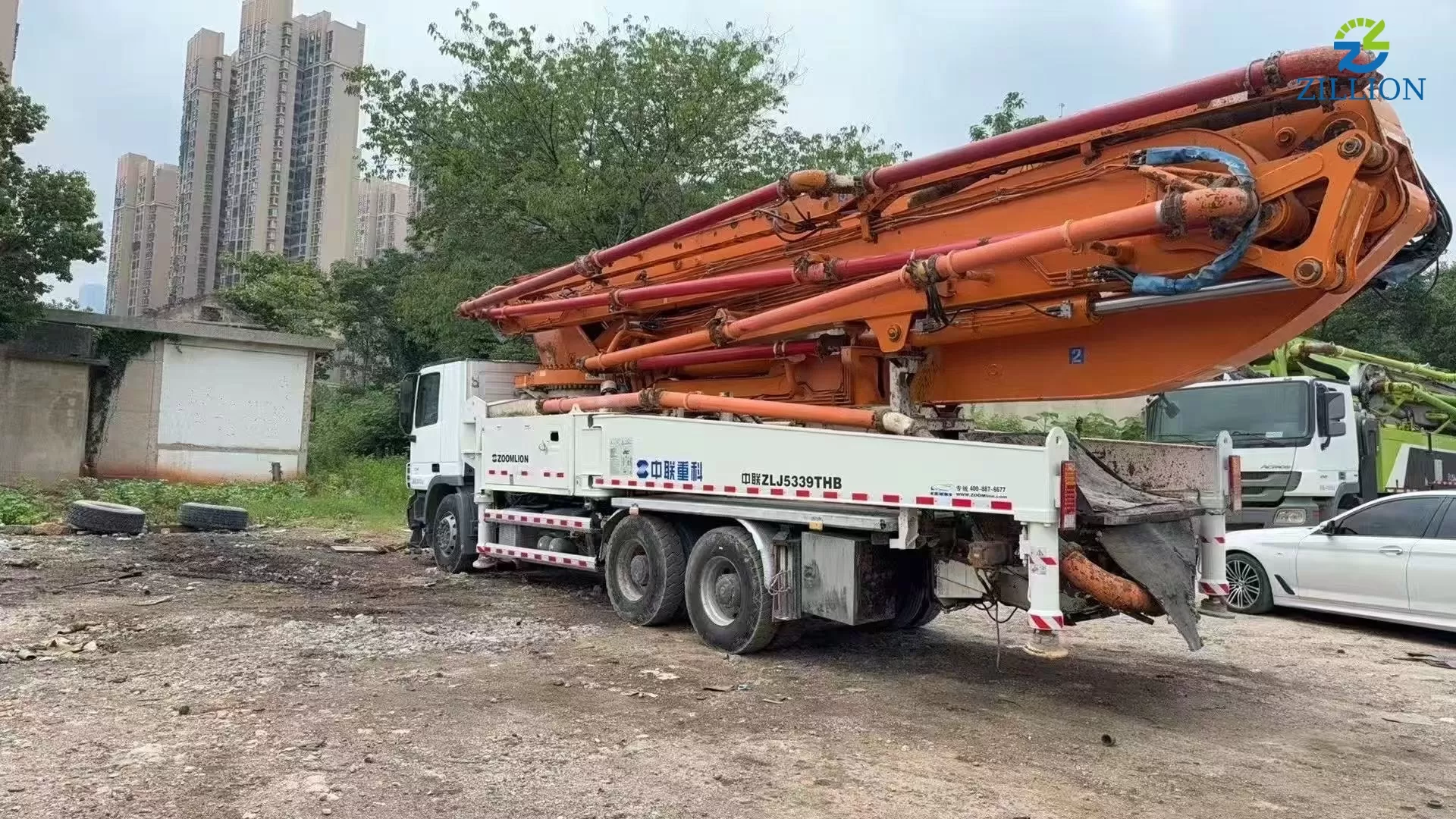 High Quality 2013 Zoomlion Boom Pump 49m Truck- mounted Concrete Pump Car on Mercedes-Benz Chassis