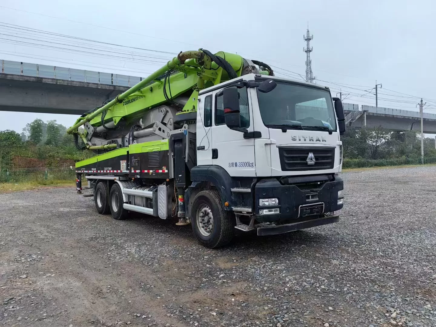 High Quality 2022 Boom Pump 50m Truck- mounted Concrete Pump Car on Sitrak Chassis