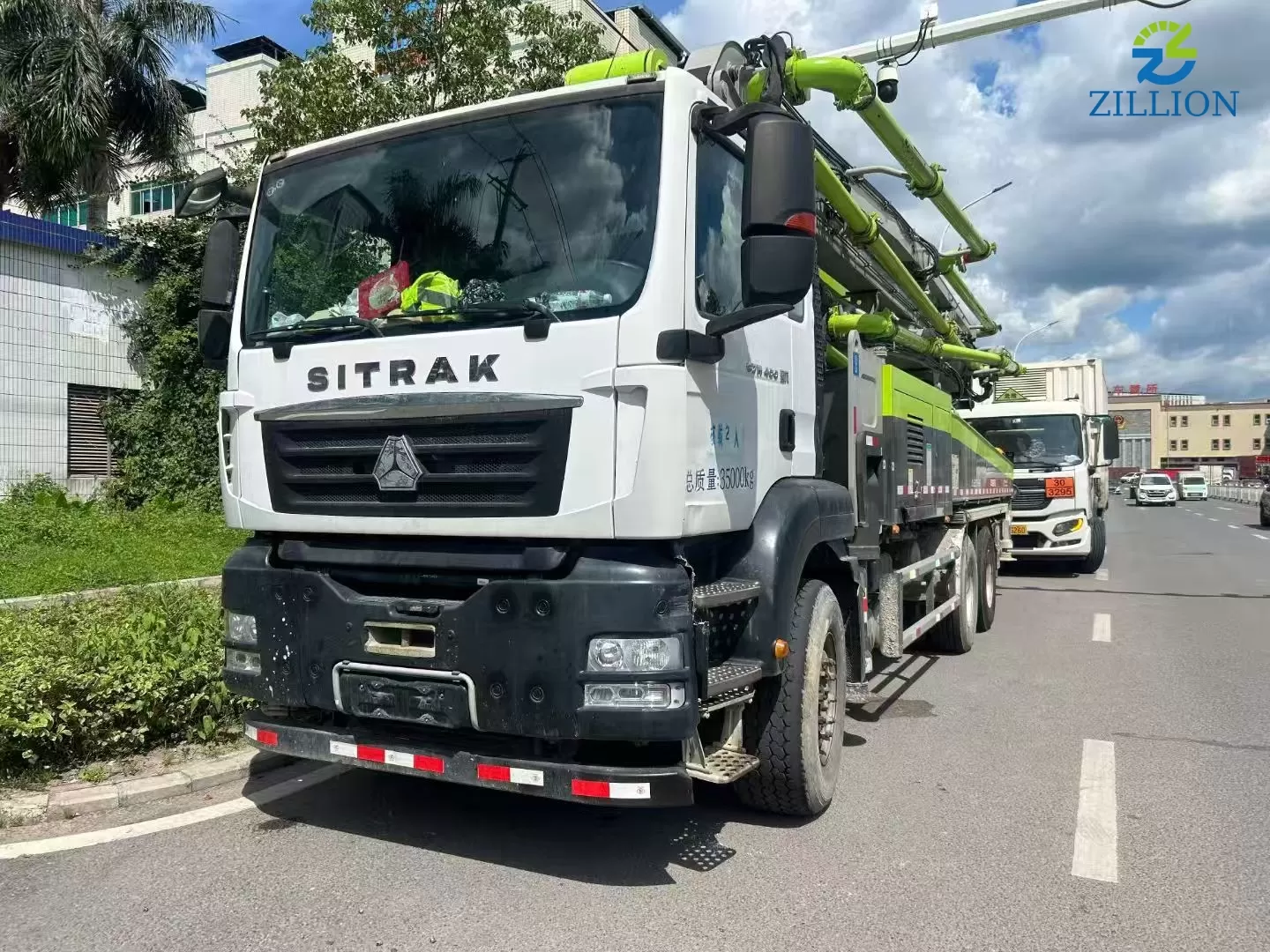 High Quality 2023 Zoomlion Boom Pump 49m Truck- mounted Concrete Pump Car on Sitrak Chassis