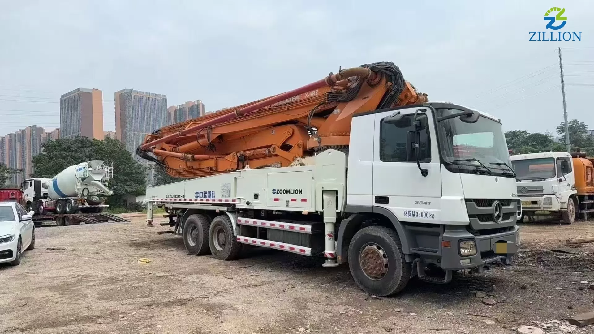 High Quality 2013 Zoomlion Boom Pump 49m Truck- mounted Concrete Pump Car on Mercedes-Benz Chassis
