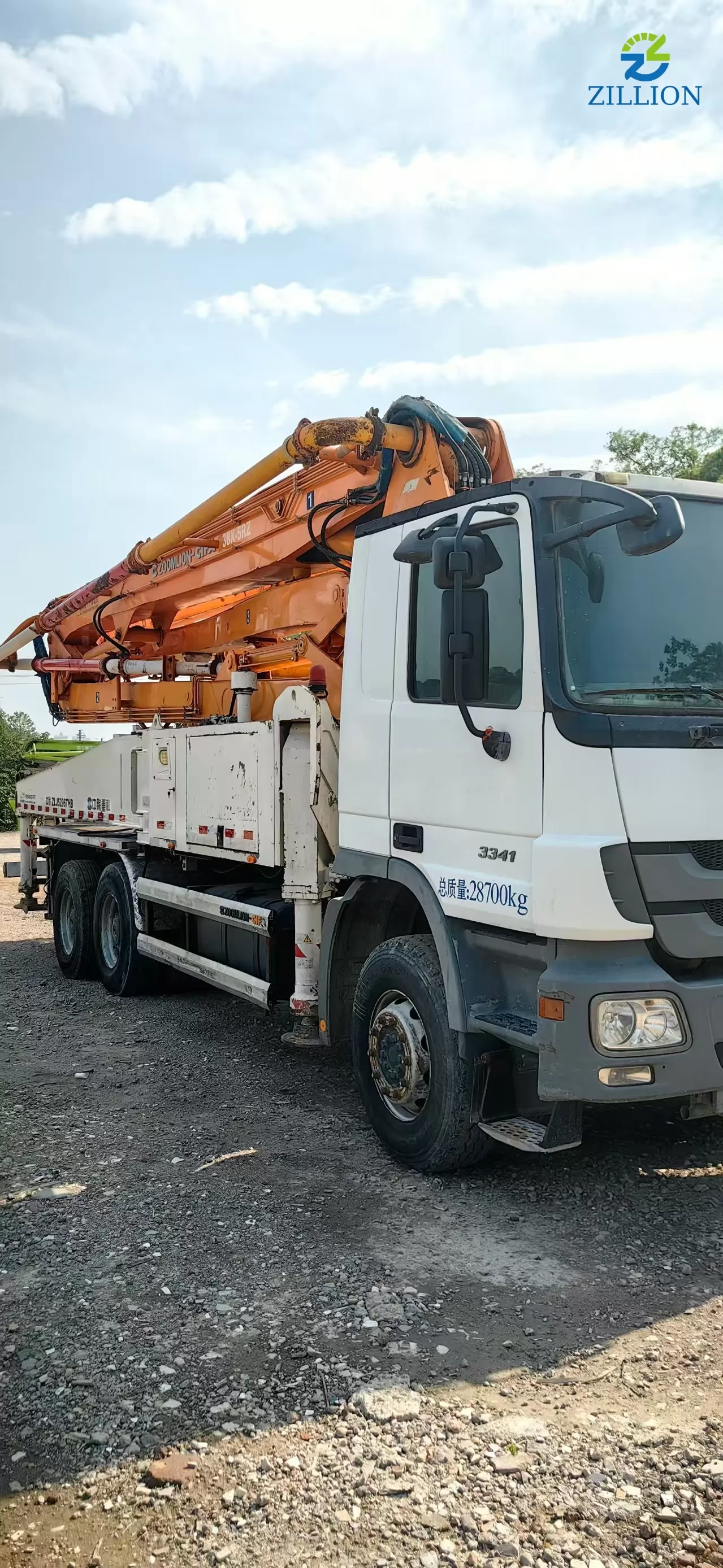 High Quality 2013 Zoomlion Boom Pump 38m Truck- mounted Concrete Pump Car on BENZ Chassis