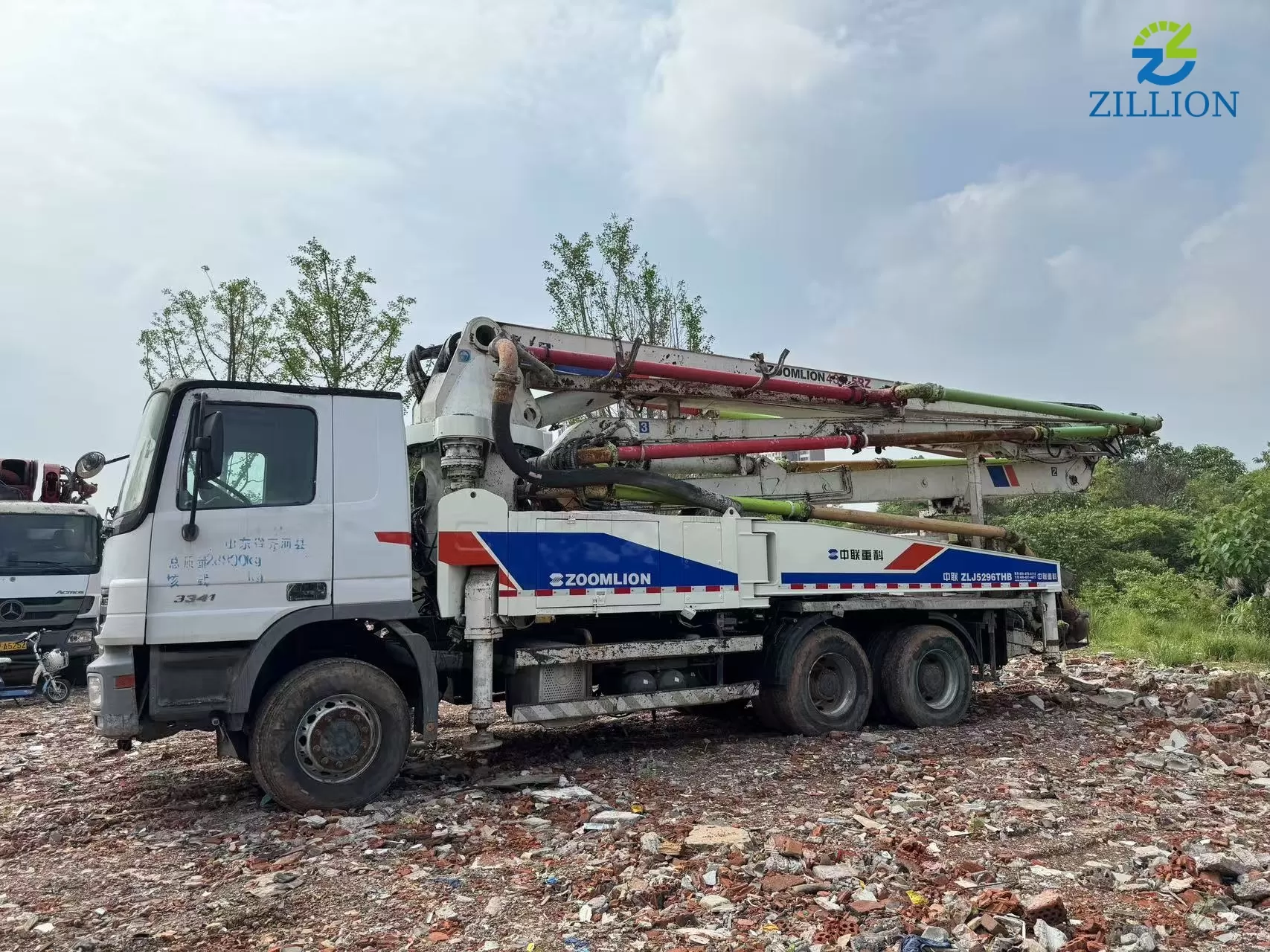 High Quality 2010 Zoomlion Boom Pump 38m Truck- mounted Concrete Pump Car on Mercedes-Benz Chassis