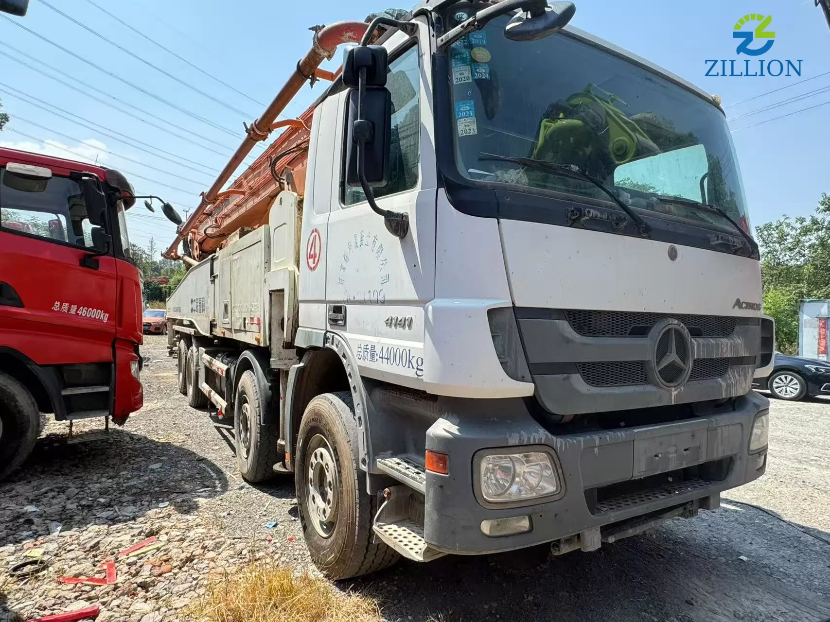 High Quality 2013 Zoomlion Boom Pump 56m Truck- mounted Concrete Pump Car on Mercedes-Benz Chassis