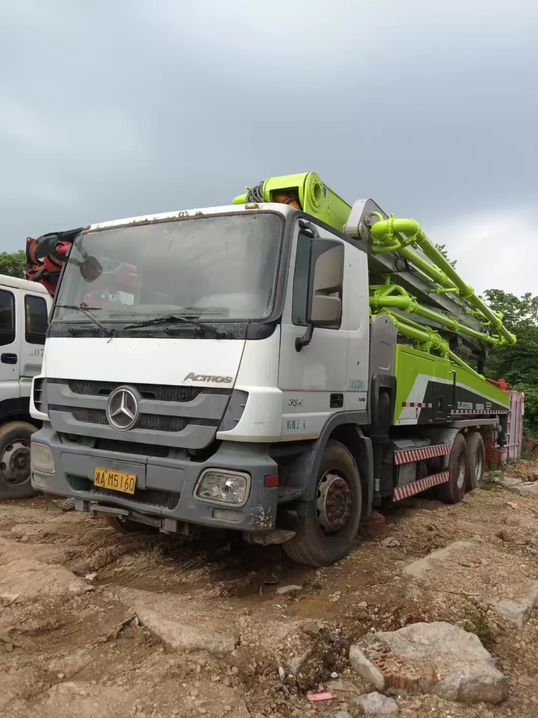 2013 Zoomlion Boom Pump 47m Truck- mounted Concrete Pump Car on Benz Chassis