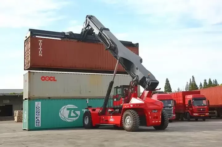 2018 ZPMC 45 ton container reach stacker