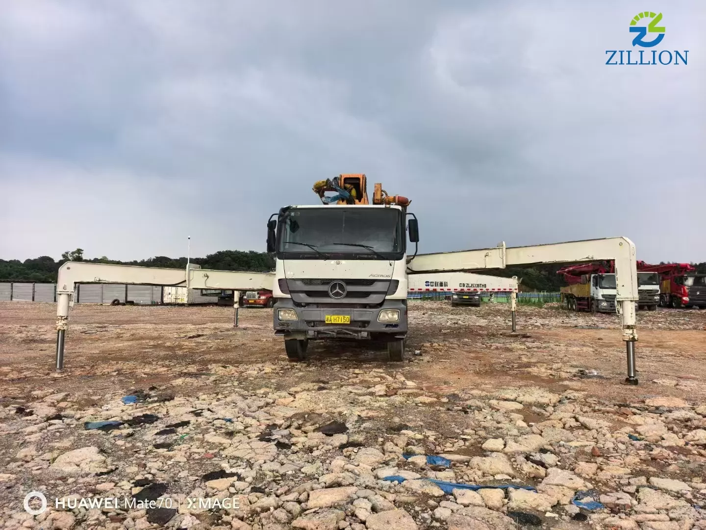 High Quality 2014 Zoomlion Boom Pump 47m Truck- mounted Concrete Pump Car on Mercedes-Benz Chassis