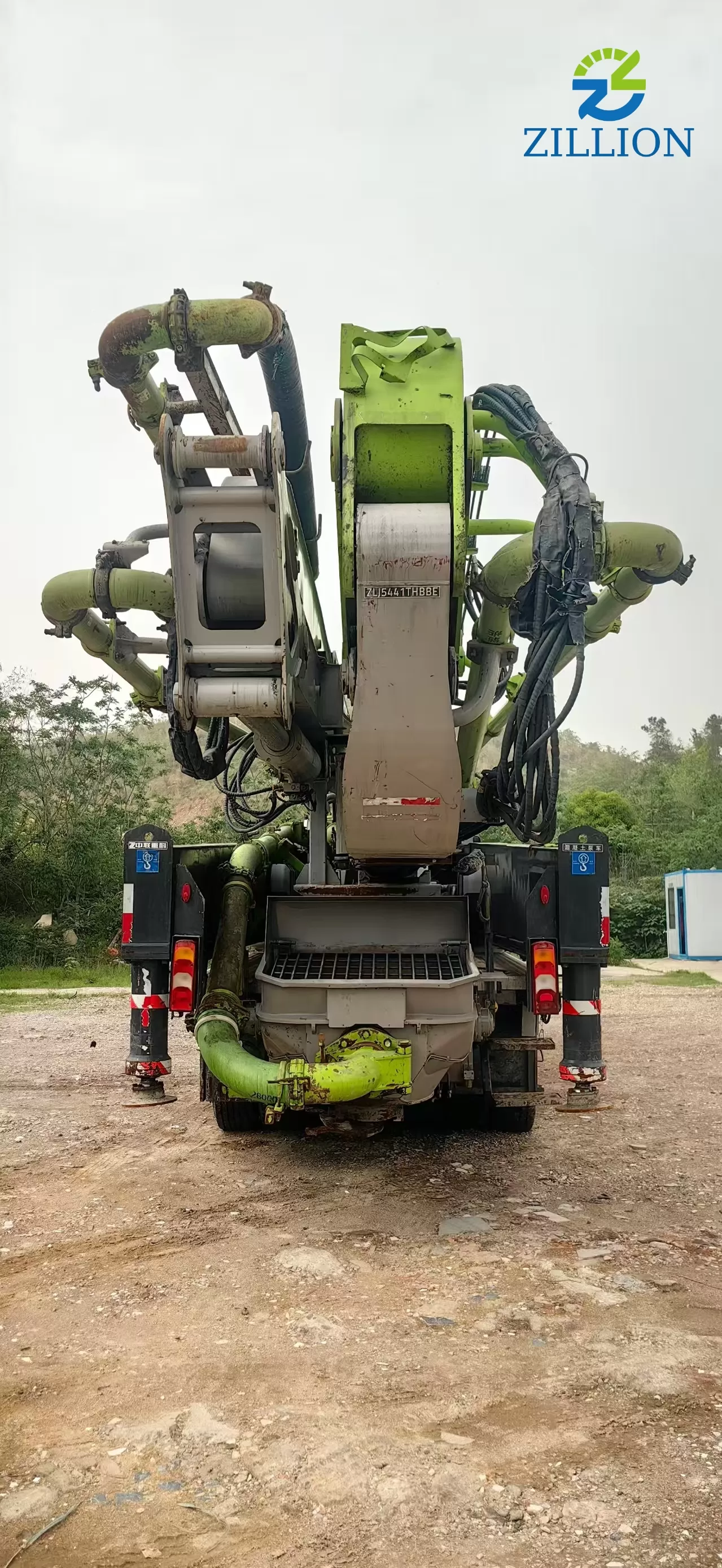 High Quality 2021 Zoomlion Boom Pump 62m Truck- mounted Concrete Pump Car on Benz Chassis