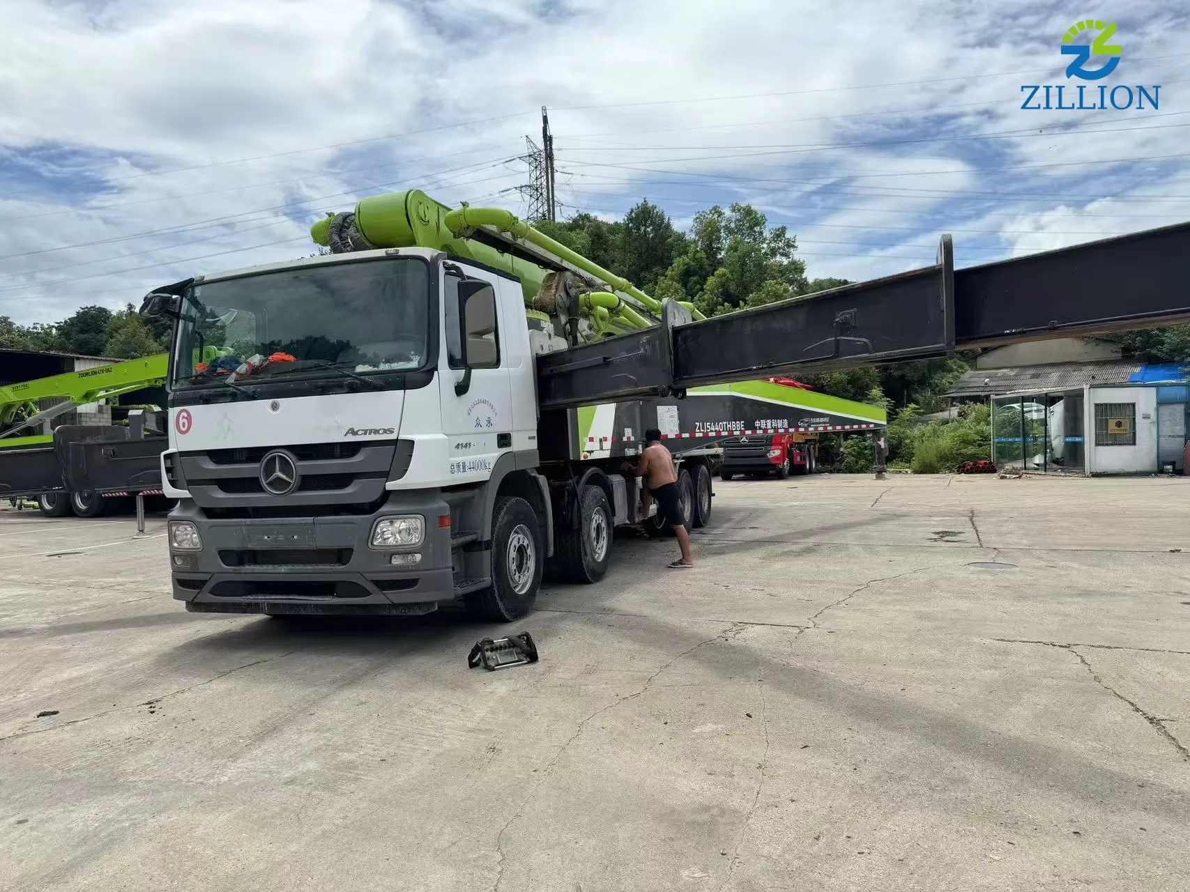 High Quality 2019 Zoomlion Boom Pump 63m Truck- mounted Concrete Pump Car on Mercedes-Benz Chassis