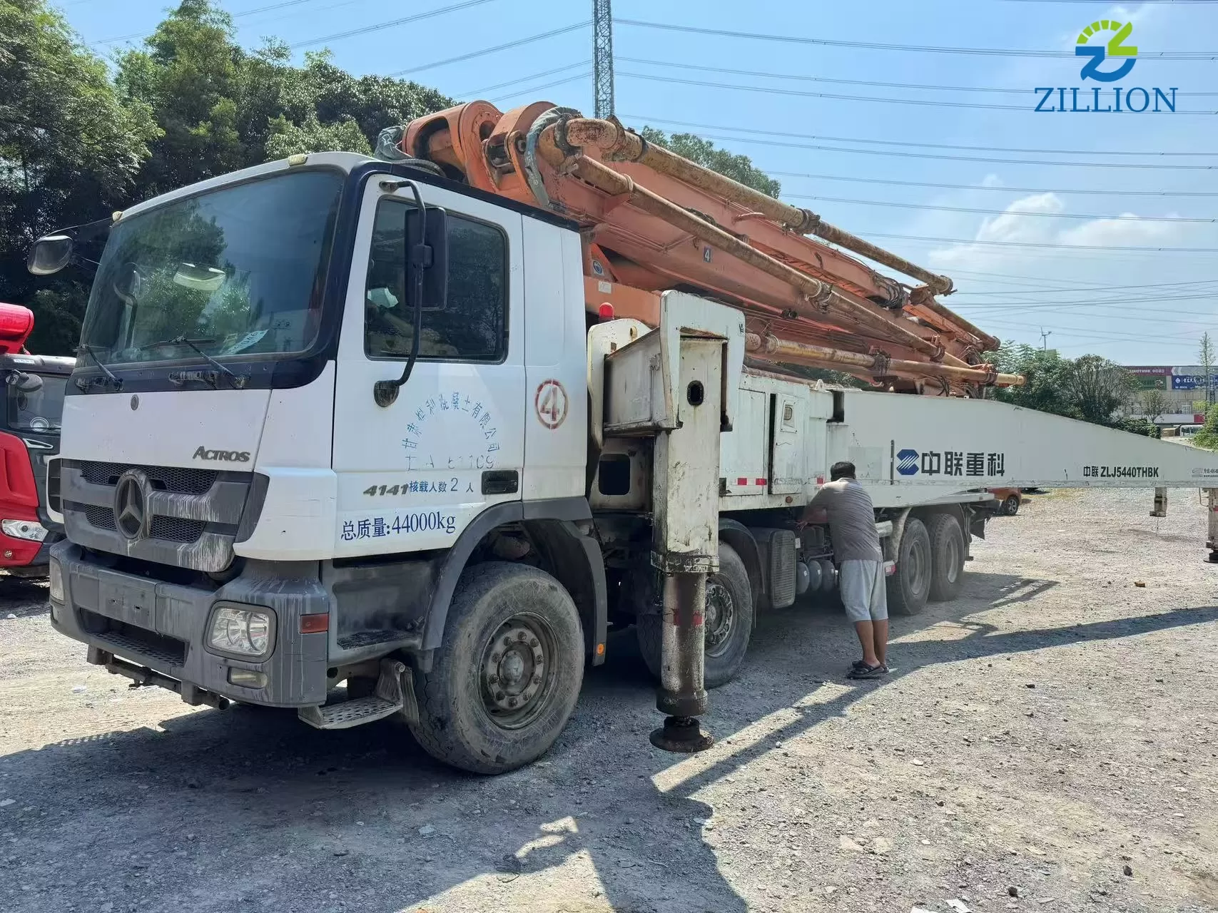 High Quality 2013 Zoomlion Boom Pump 56m Truck- mounted Concrete Pump Car on Mercedes-Benz Chassis