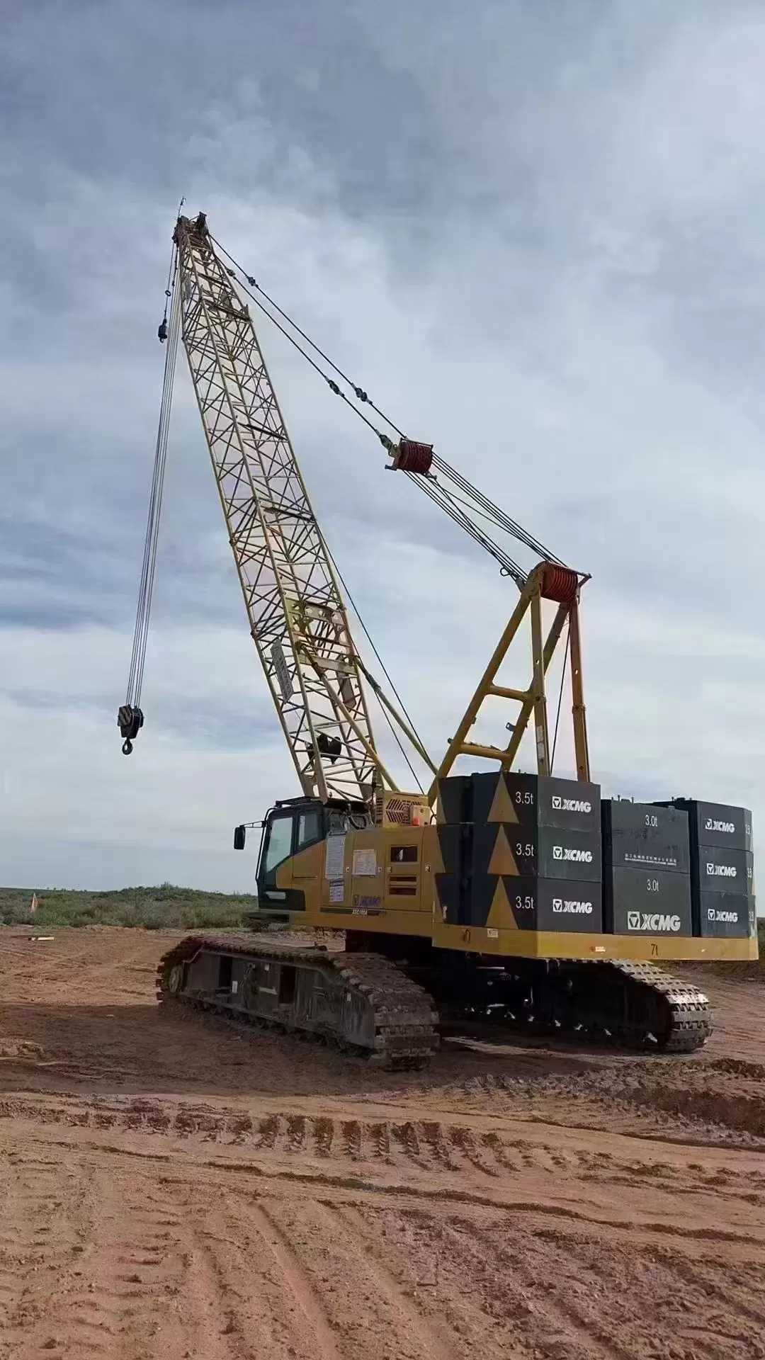 Lifting Machine 100T 2021 XCMG Telescopic Crawler Crane with famous engine