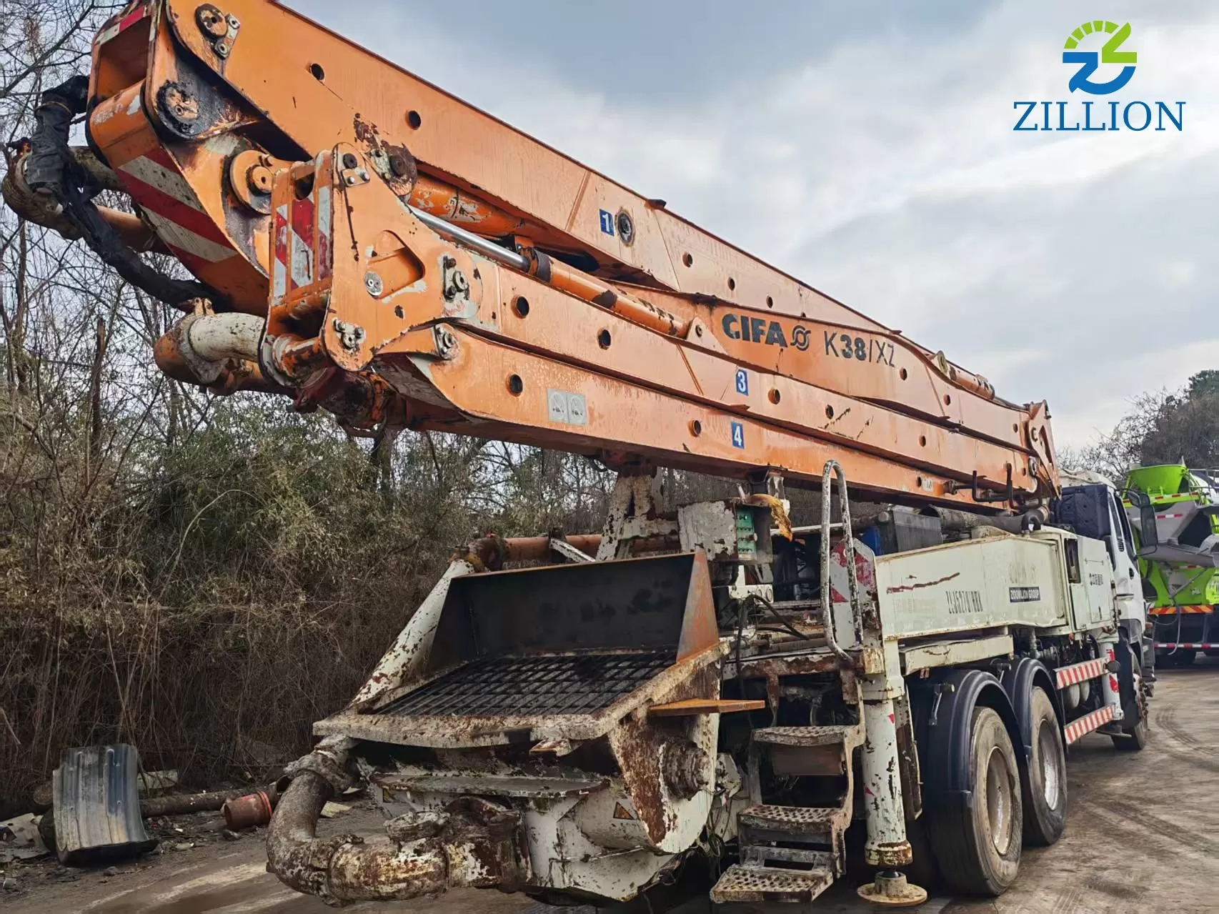 High Quality 2011 Zoomlion Boom Pump 38m Truck- mounted Concrete Pump Car on ISUZU Chassis