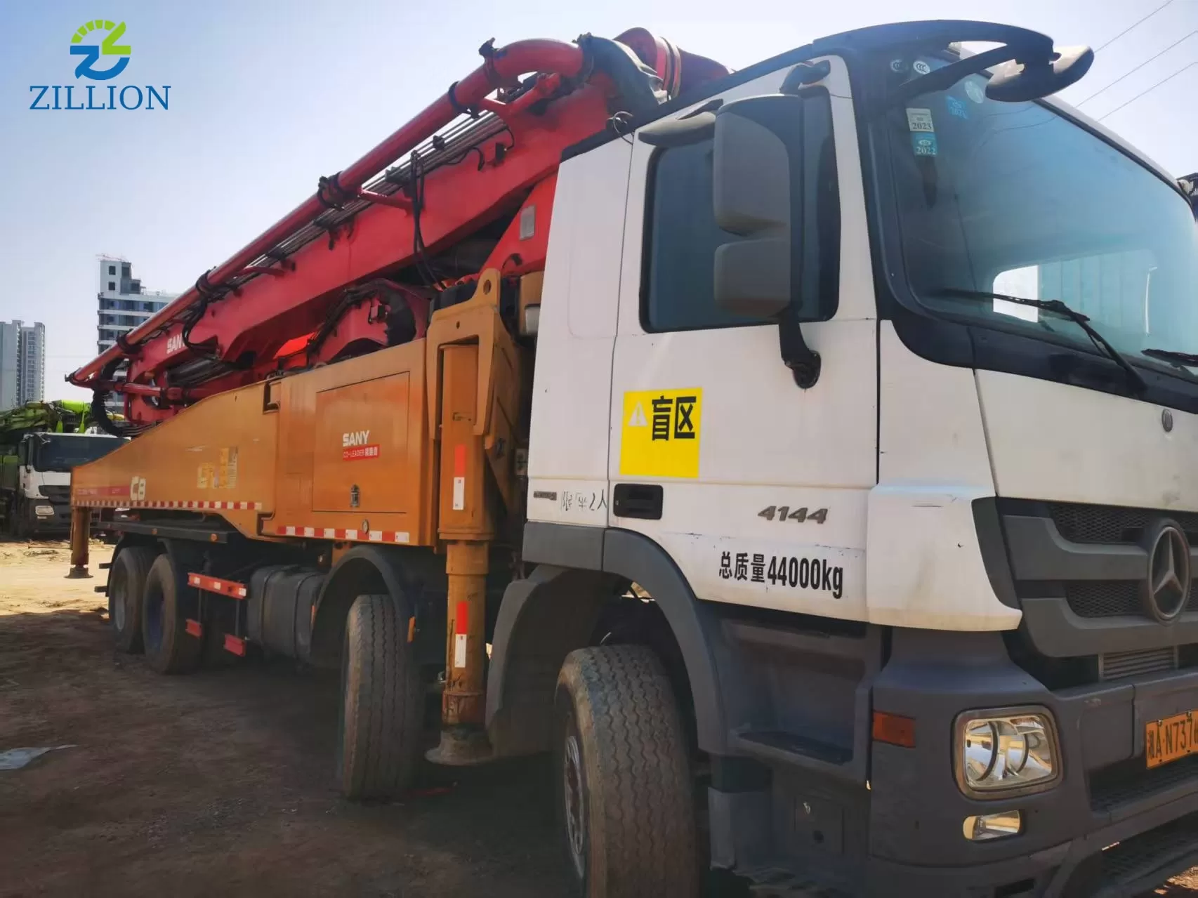 High Quality 2018 Sany Boom Pump 56m Truck- mounted Concrete Pump Car on Benz Chassis
