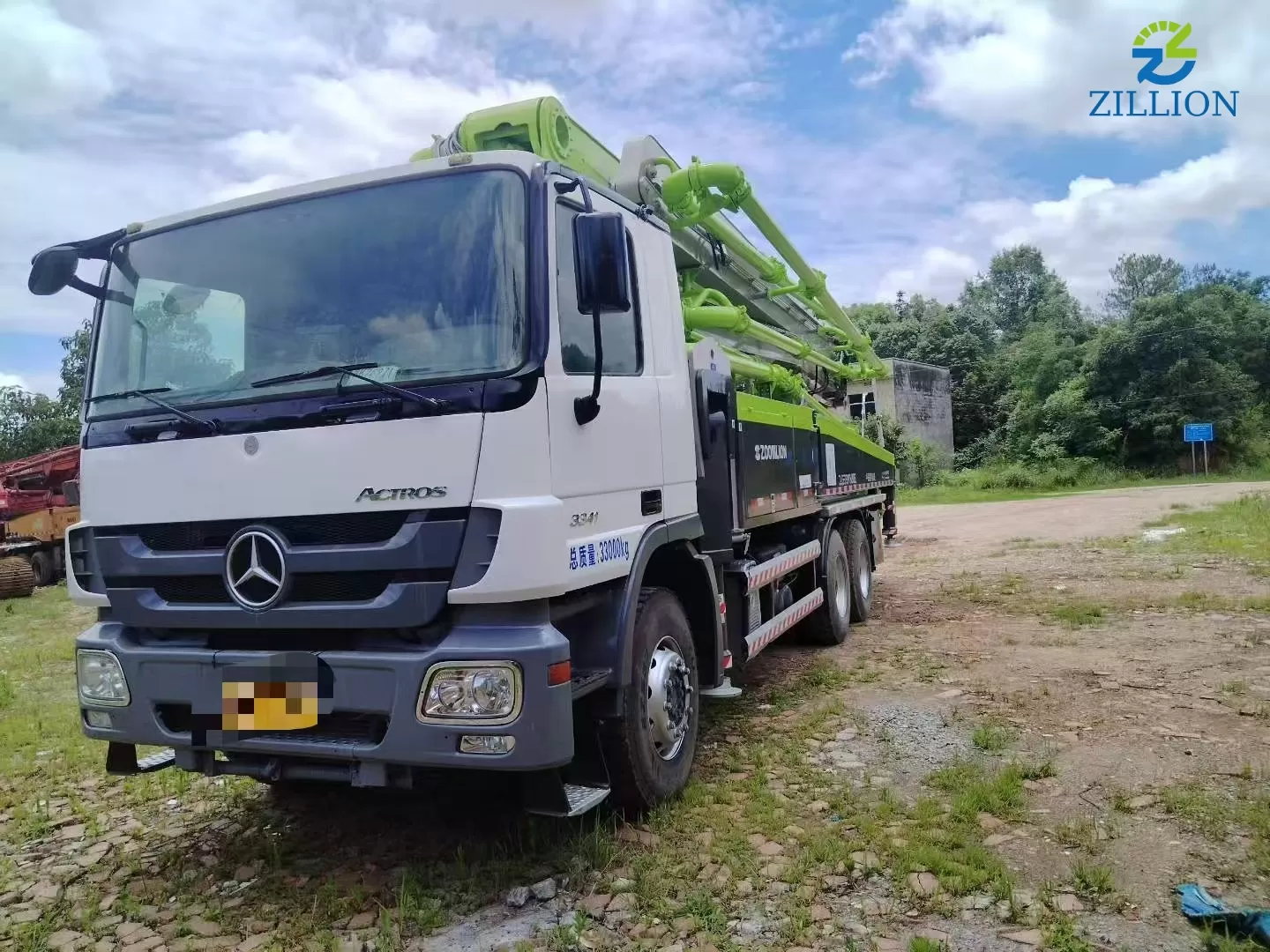 High Quality 2013 Zoomlion Boom Pump 47m Truck- mounted Concrete Pump Car on Mercedes-Benz Chassis