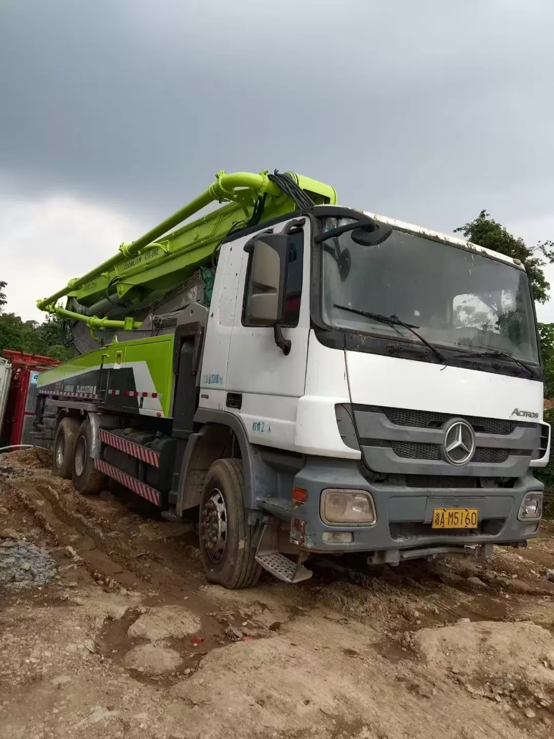 2013 Zoomlion Boom Pump 47m Truck- mounted Concrete Pump Car on Benz Chassis