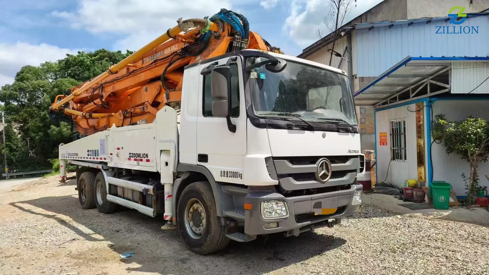 High Quality 2014 Zoomlion Boom Pump 49m Truck- mounted Concrete Pump Car on Mercedes-Benz Chassis