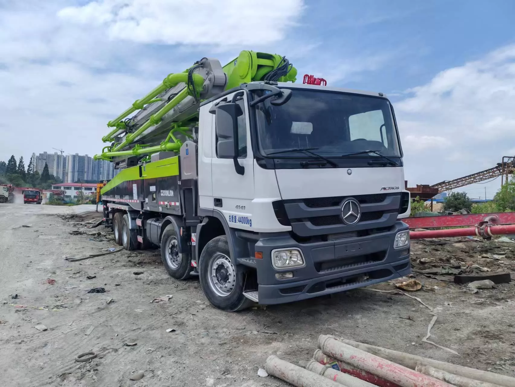 2012 Zoomlion 56m Boom Pump Truck- mounted Concrete Pump Car on Benz Chassis