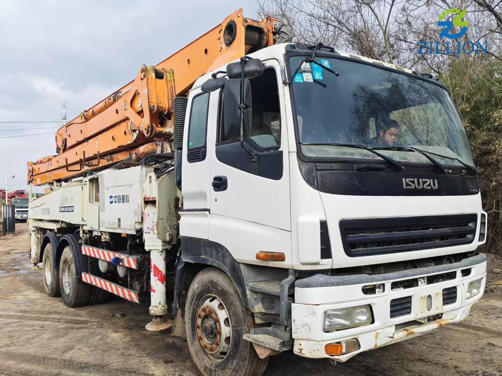 High Quality 2011 Zoomlion Boom Pump 38m Truck- mounted Concrete Pump Car on ISUZU Chassis