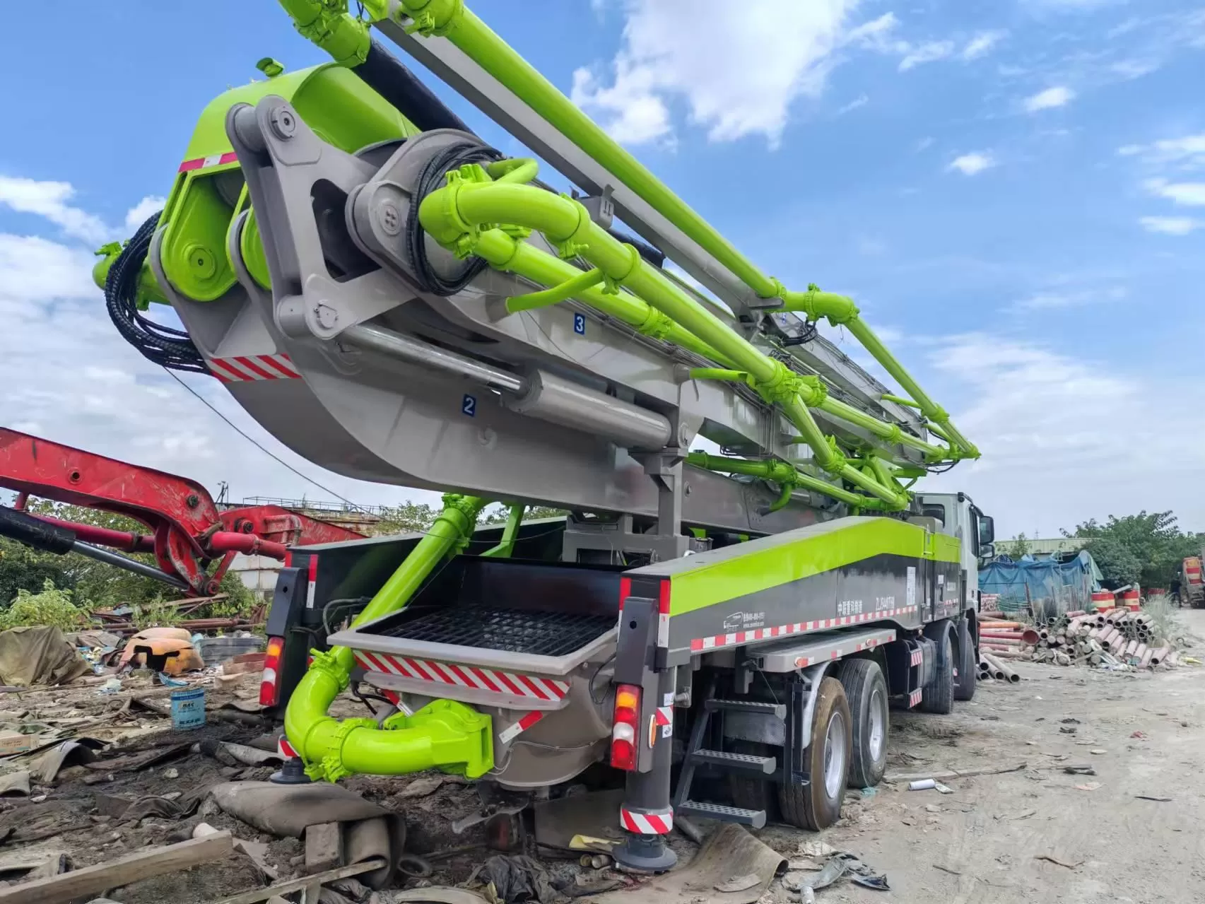 2012 Zoomlion 56m Boom Pump Truck- mounted Concrete Pump Car on Benz Chassis